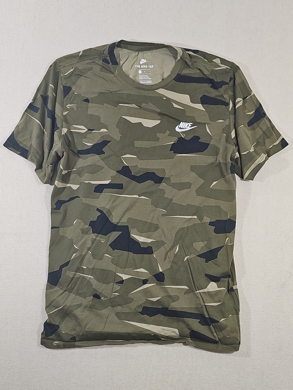 Nike Men's Olive and Black Camo Short Sleeve Tee